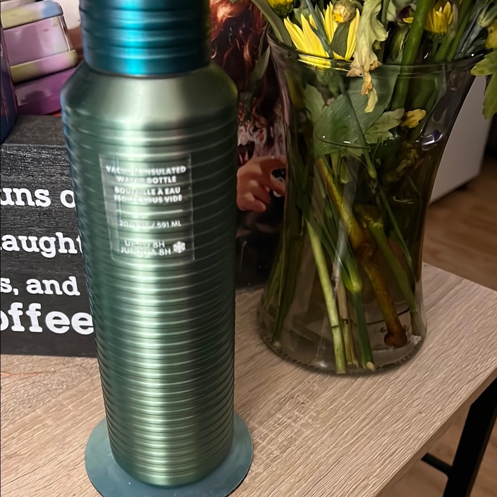 Vacuum Insulated Bottle - Green